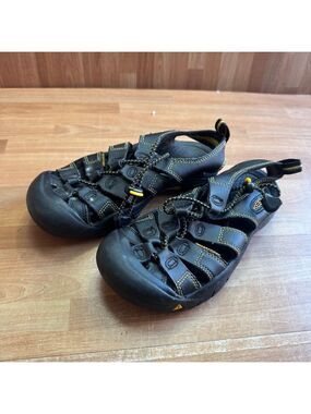 KEEN Big Kids' Newport H2 Sandals (Color: Black/Keen Yellow)